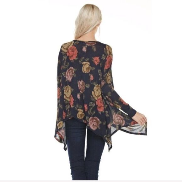 NWT Floral Print Sharkbite Top  - Picture 4 of 5